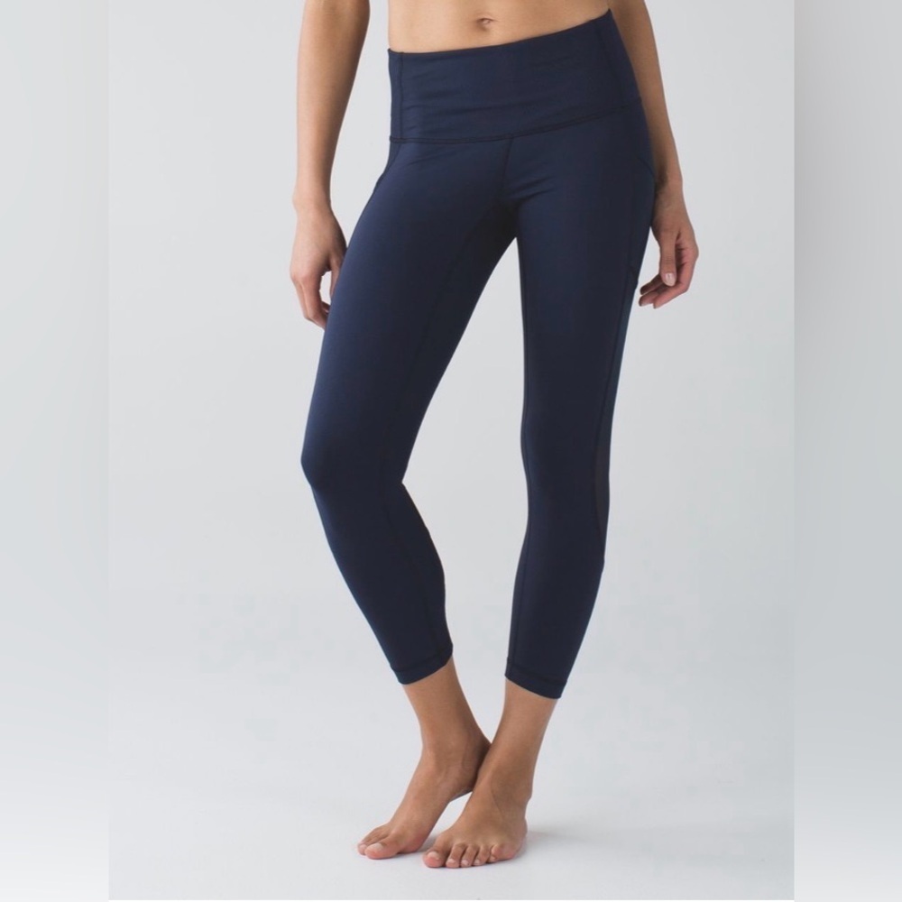 Lululemon Seek The Heat Crop Leggings Women’s size 6 Navy Blue Mesh
